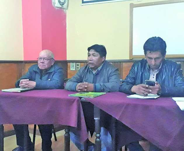 Calixto Santos pagará un sueldo mañana y reasumirá funciones