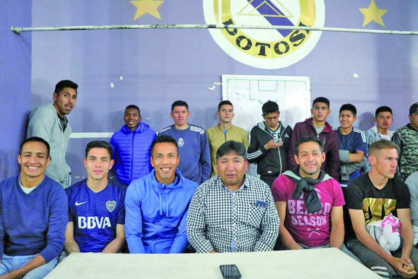 Jugadores de Real dan su respaldo a Calixto Santos