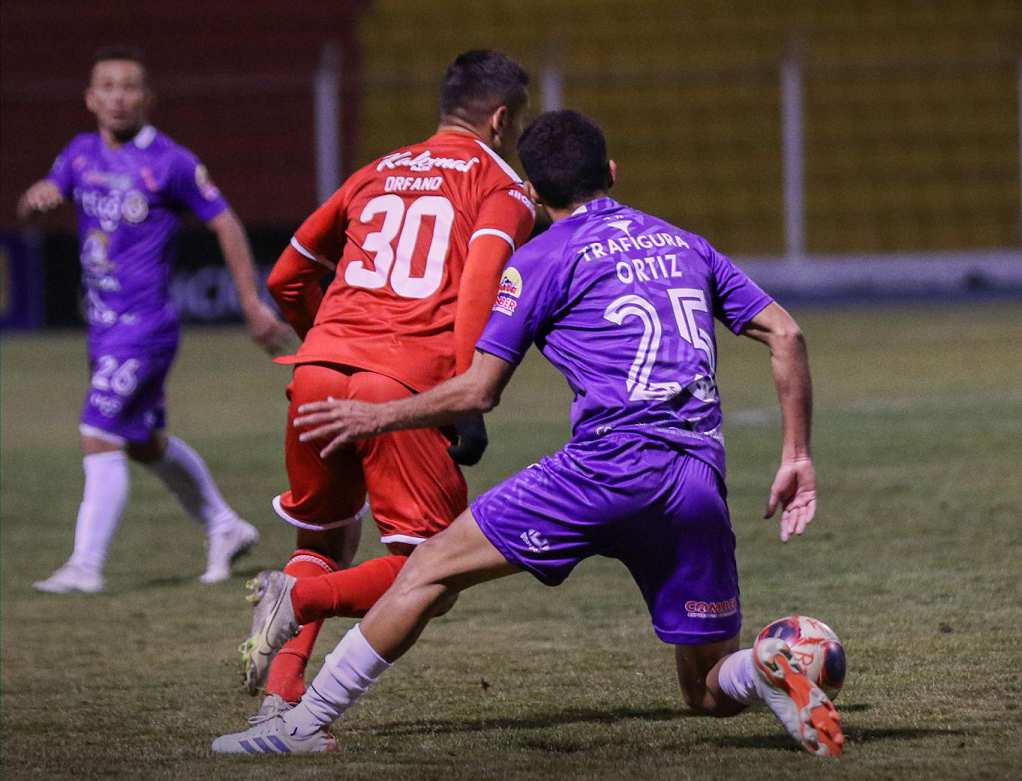 Real vuelve a caer de local ante Royal Pari