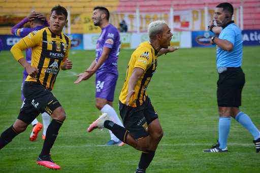 Descalabro de Real Potosí de local ante The Strongest