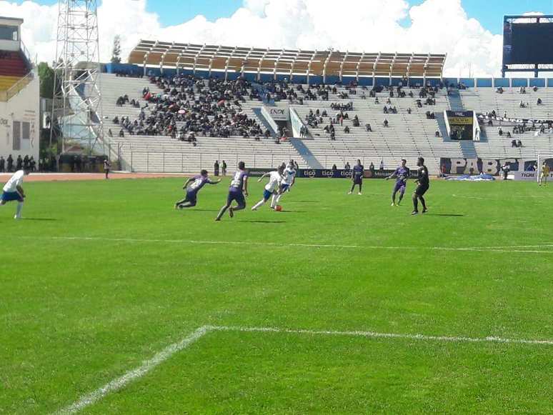 Real suma valioso empate en Oruro